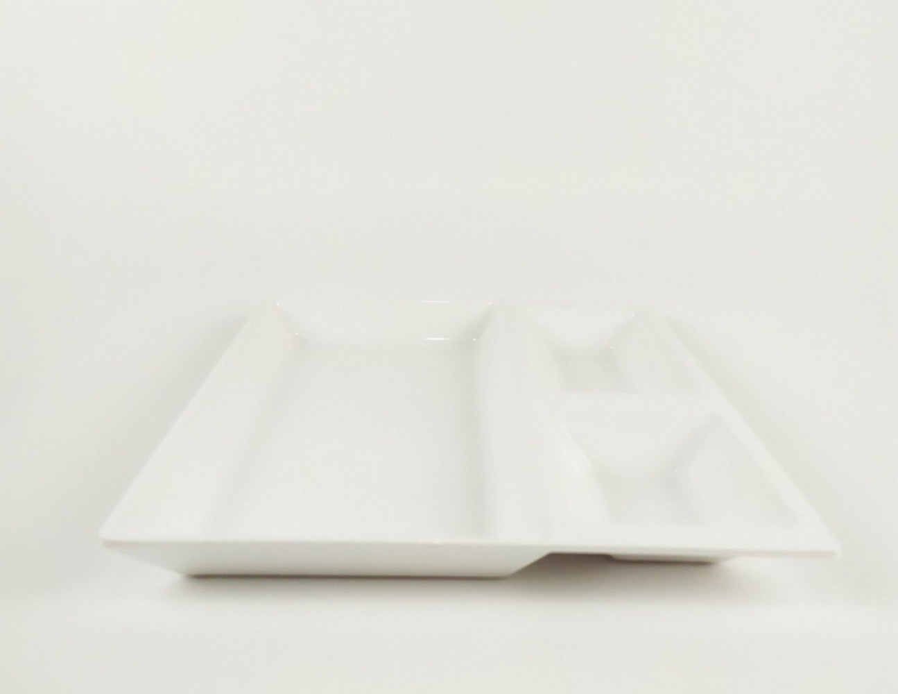 Блюдо из меламина прямоугольное 3 секции белое 27х22,5х2,5 см